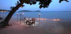 022-amari-palm-reef-koh-samui-Dining-on-the-Beach.jpg