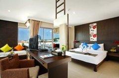 04-Deluxe-Room2.jpg