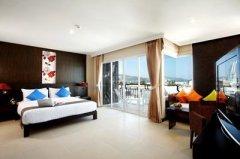 04-Deluxe-Room3.jpg