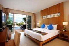 05-Deluxe-Pool-Access.jpg