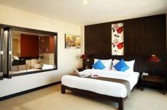 05-Deluxe-Pool-Access3.jpg