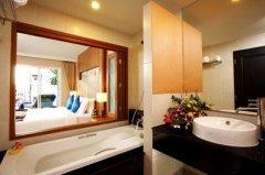 06-Deluxe-Pool-Access2.jpg