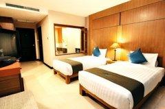 06-Deluxe-Pool-Access3.jpg