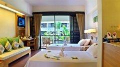01-banthai-phuket-Superior-Room.jpg
