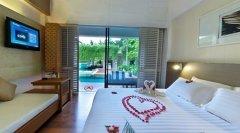 03-banthai-phuket-Deluxe-Pool-Room.jpg