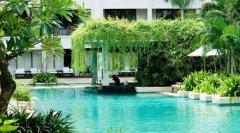 banthai-phuket-dining-pool-bar.jpg