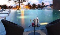 res-B-Lay-Tong-Phuket-Pool-Bar.jpg