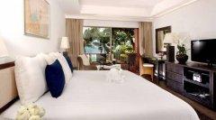 02-Deluxe-Beachfront.jpg