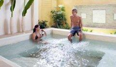 centara-karon-phuket-SPACenvaree-jacuzzi-spa.jpg