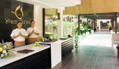 centara-karon-phuket-SPACenvaree-staff.jpg