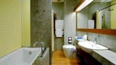 006-holiday-inn-krabi-ao-nang-beach-bathrooms.jpg