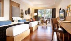 holiday-inn-resort-phuket-DELUXE-POOL-VIEW-ROOM.jpg