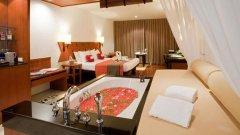 002-honeymoon-suite.jpg