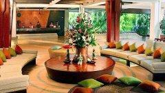 013-lobby.jpg