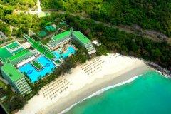 Le-Meridien-Phuket-Beach-Resort-and-Spa-2.jpg