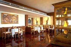 dining-Wang-Warin-Thai-Restaurant.jpg