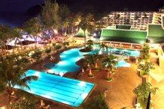 facilities-Free-form-Pool-at-night.jpg
