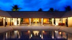 010-le-meridien-samui-hub-lounge-night.jpg