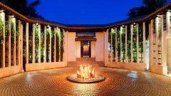 014-le-meridien-samui-Port-Cochere.jpg