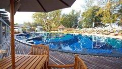 014-mai-khaolak-swimming-pool.jpg