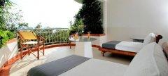 018-mom-tris-villa-royale-phuket-royale-wing-suite.jpg