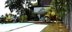 025-mom-tris-villa-royale-phuket-pool.jpg