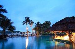 017-nora-beach-resort-samui-pool-bar.jpg