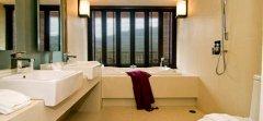 02-Grand-Suite-Bathroom.jpg