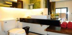 03-Villa-with-Jacuzzi-Bathroom.jpg