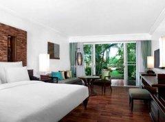 001-le-meridien-khao-lak-accommodation-deluxe.jpg
