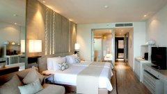 001-Pullman-Phuket-Arcadia-Naithon-Beach-Deluxe-Room.jpg
