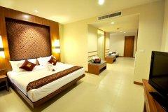 007-rawai-palm-beach-phuket-deluxe-family.jpg