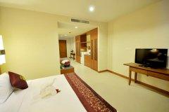 008-rawai-palm-beach-phuket-deluxe-family.jpg