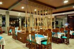 014-rawai-palm-beach-phuket-restaurant.jpg