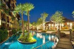 017-rawai-palm-beach-phuket-pool-night.jpg
