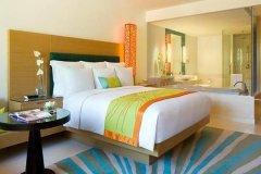 01-renaissance-phuket-deluxe-room.jpg