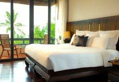 001-renaissance-samui-deluxe-room.jpg