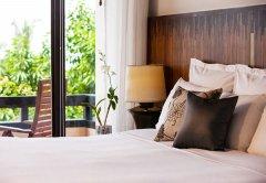 002-renaissance-samui-deluxe-sea-view-room.jpg