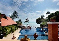 019-renaissance-samui-Beachfront-Pool.jpg