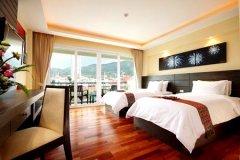 05-Deluxe-Room.jpg