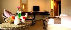 04-Deluxe-Family-Studio.jpg