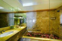 02-seaview-patong-hotel-deluxe2.jpg