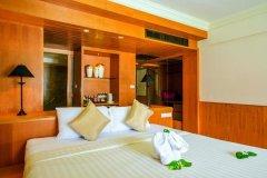 02-seaview-patong-hotel-deluxer.jpg