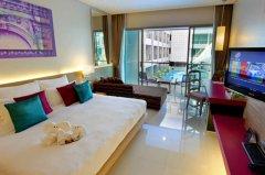 004-the-kee-phuket-deluxe-pool-view-room.jpg