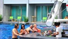 res-the-kee-phuket-Pool-Bar.jpg