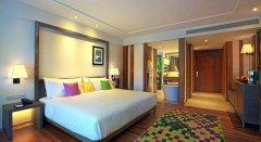 The-Nai-Harn-Phuket-013.jpg